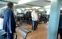 ... ja alakerrassa on ns. pyhäkalusto, mm. hienoja kunnostettuja kiesejä.